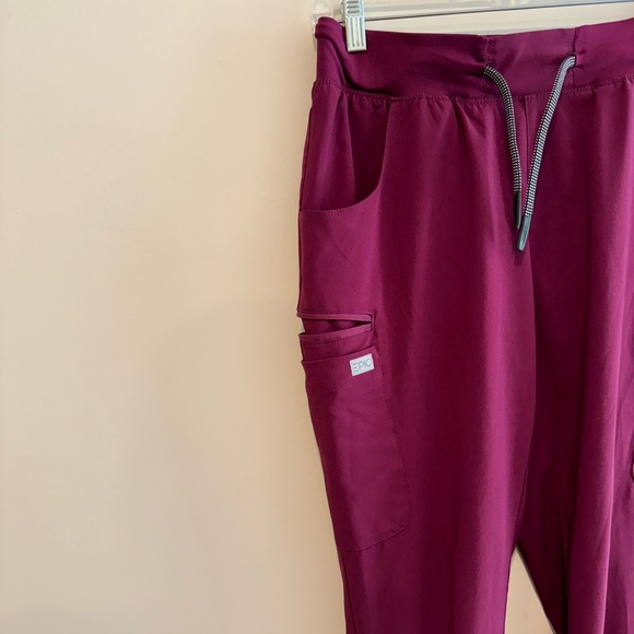 Epic MedWorks Maroon Jogger Scrubs Pants Size S - Picture 2 of 8